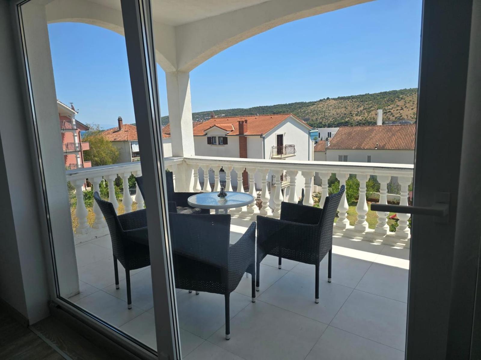 Anton Apartment