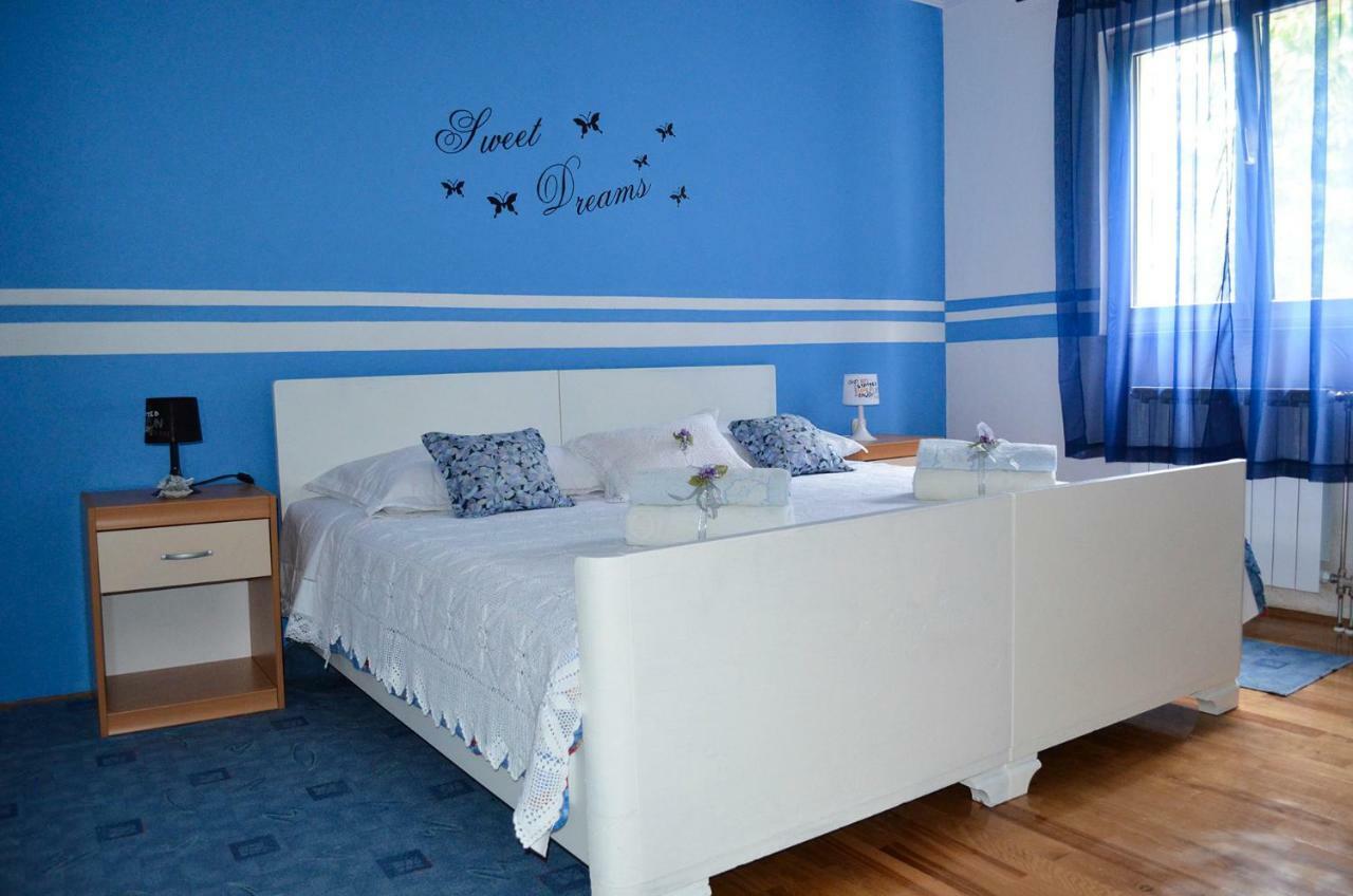 Anton Apartment